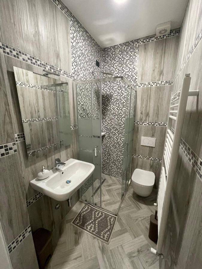 Holiday Rooms Rho Bagian luar foto